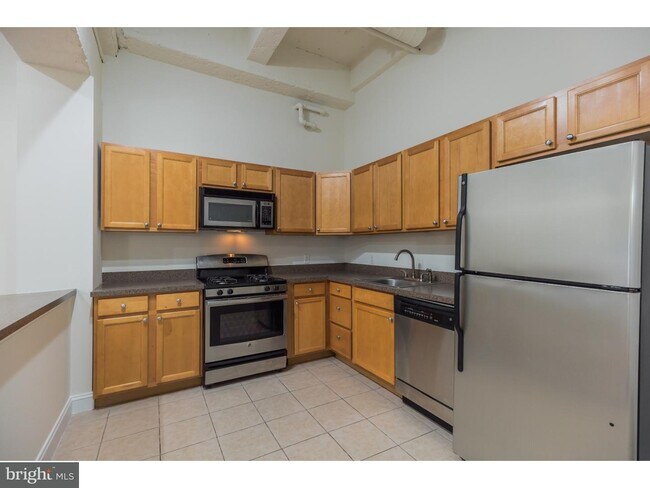 Building Photo - 256 S 23rd St