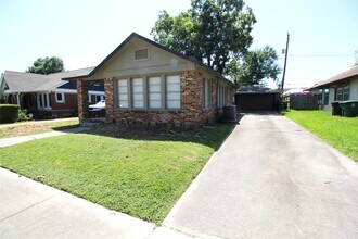 Building Photo - 2616 Oakcliff St