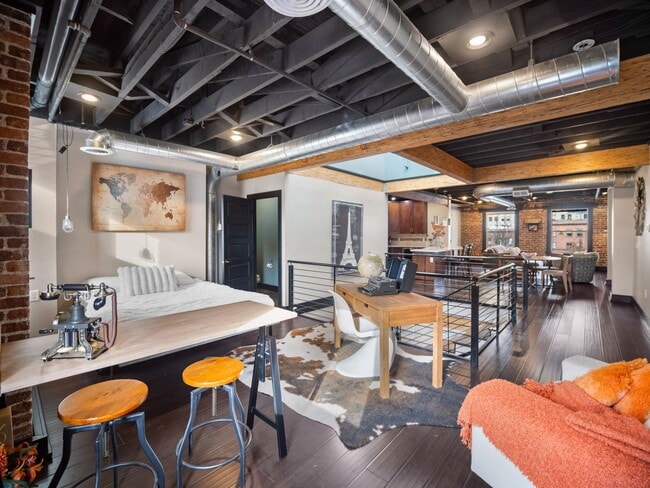 Building Photo - 401 W 1st Ave