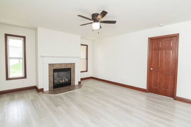 Building Photo - 3 Bedroom / 2 Bathroom Home for Rent in Va...