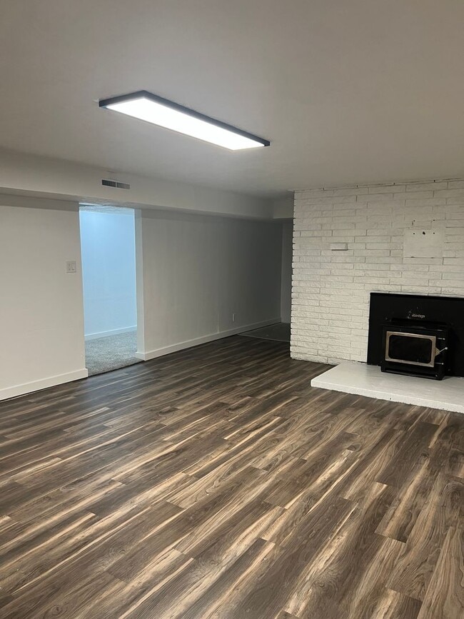 Building Photo - D323AB