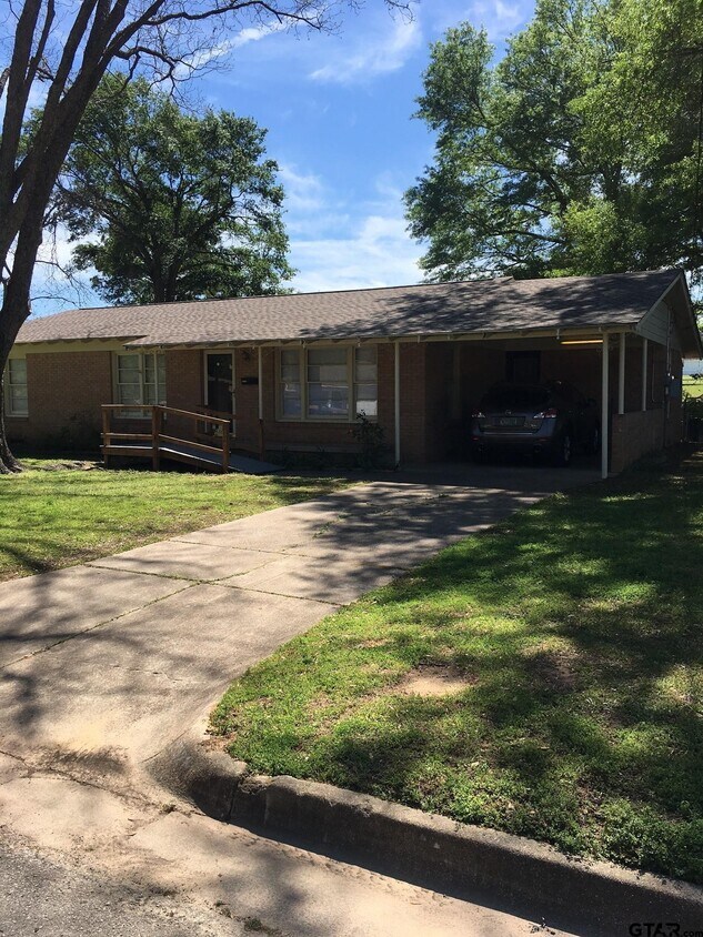 2321 Sarasota Dr, Tyler, TX 75701 House for Rent in Tyler, TX