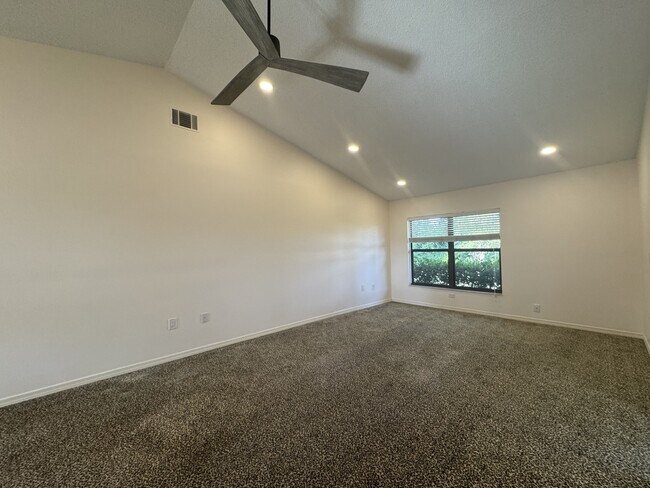 Building Photo - 263 Southampton Dr