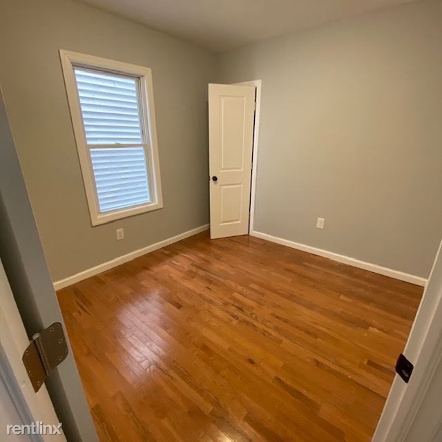 Building Photo - 3 br, 1 bath Duplex - 285 North Day Street 2
