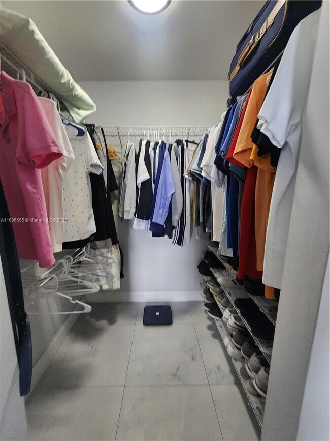 Foto del edificio - 1825 W 44th Pl