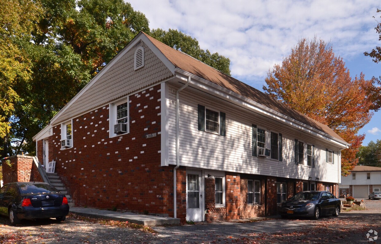 Foto principal - 136 Stringham Rd