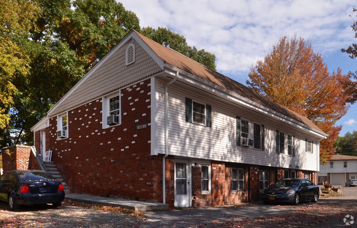 Primary Photo - 136 Stringham Rd
