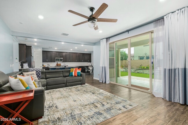 Building Photo - 1171 E Armstrong Wy