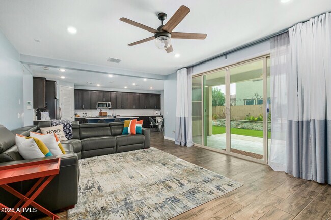 Foto del edificio - 1171 E Armstrong Wy