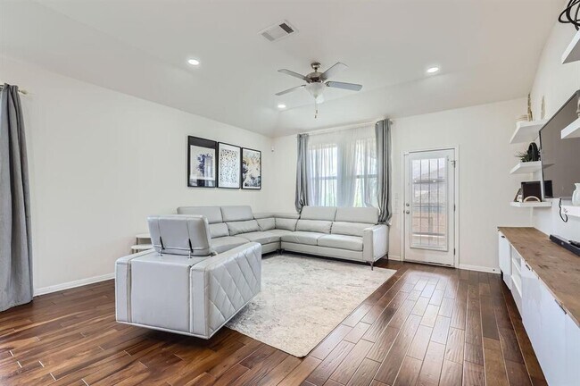 Foto del edificio - 2223 Land Grant Wy