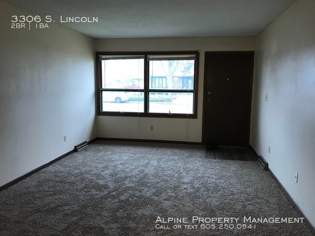 Building Photo - 3306 S Lincoln Ave