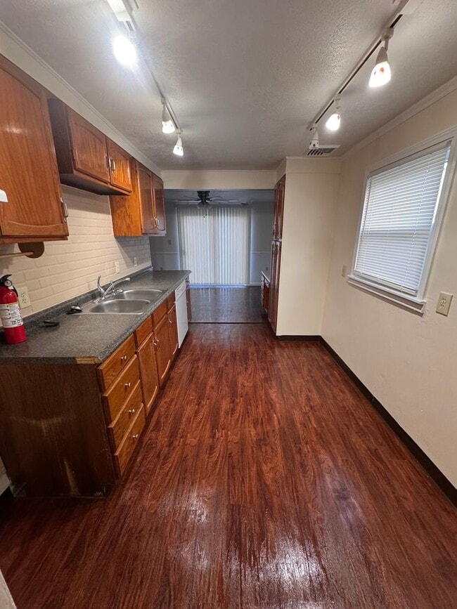 Building Photo - 127 N Roanoke Ave