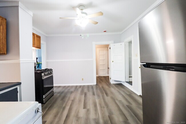 Building Photo - 48 S Golden St