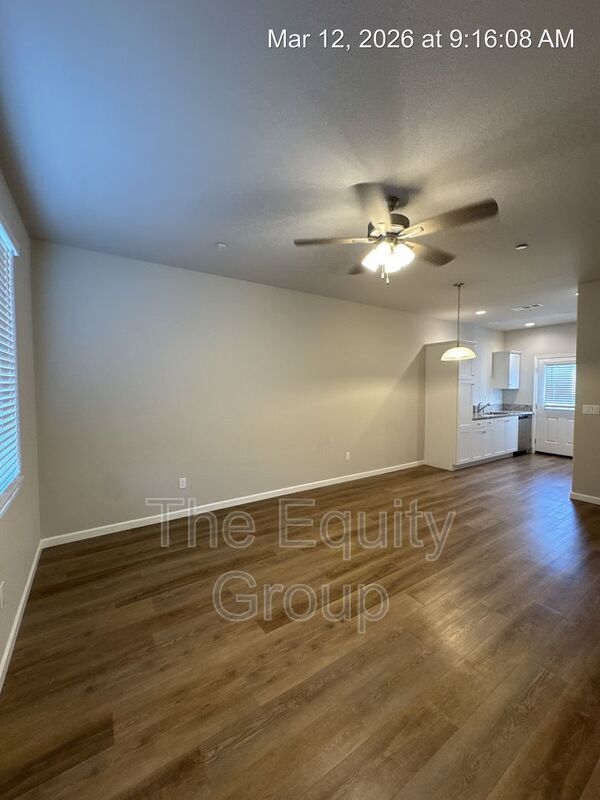 Building Photo - 405 S Summit St