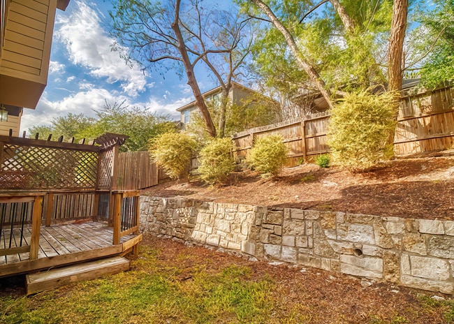 Building Photo - modern elegance and comfort