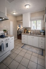 Building Photo - 211 W 21st St