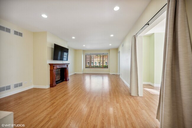 Foto del edificio - 1757 Dewes St