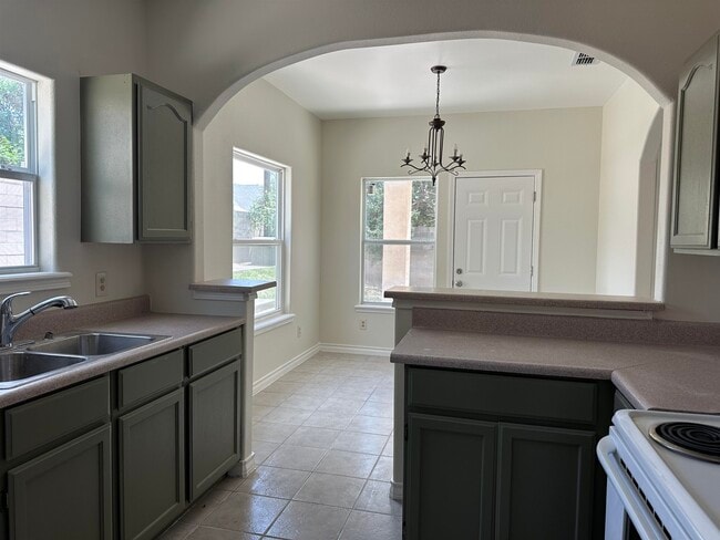 Building Photo - 411 Shiloh Dr