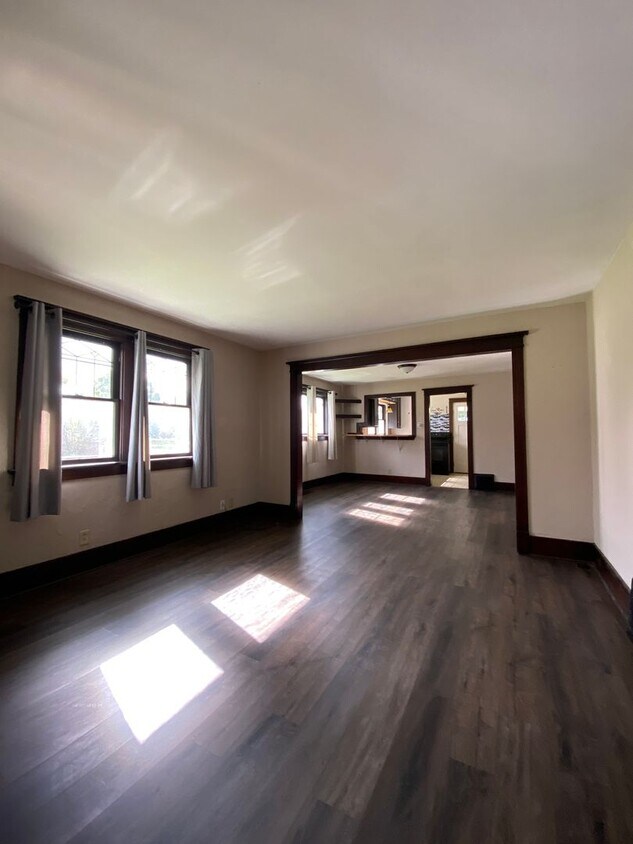 Foto principal - Beautiful 2 Bedroom Single Family Home in ...