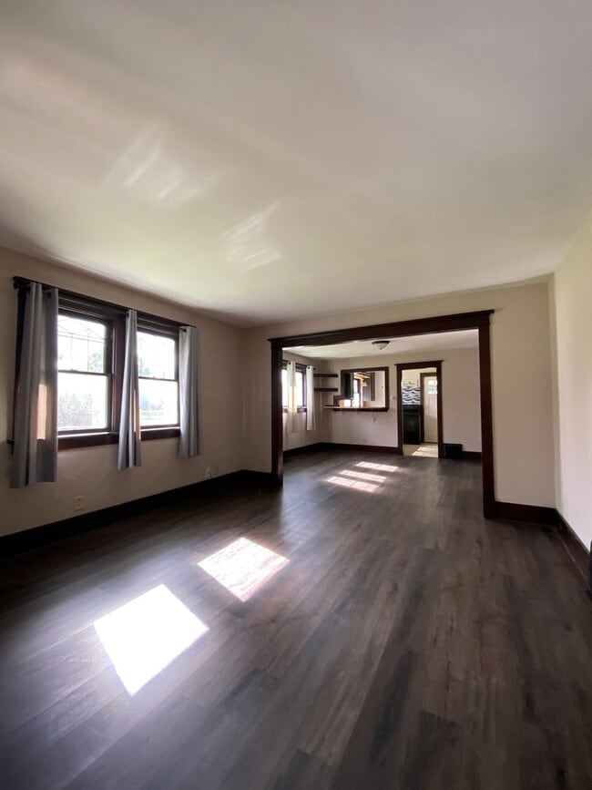 Building Photo - 1323 Elreno St Building Photo - 1323 Elreno St