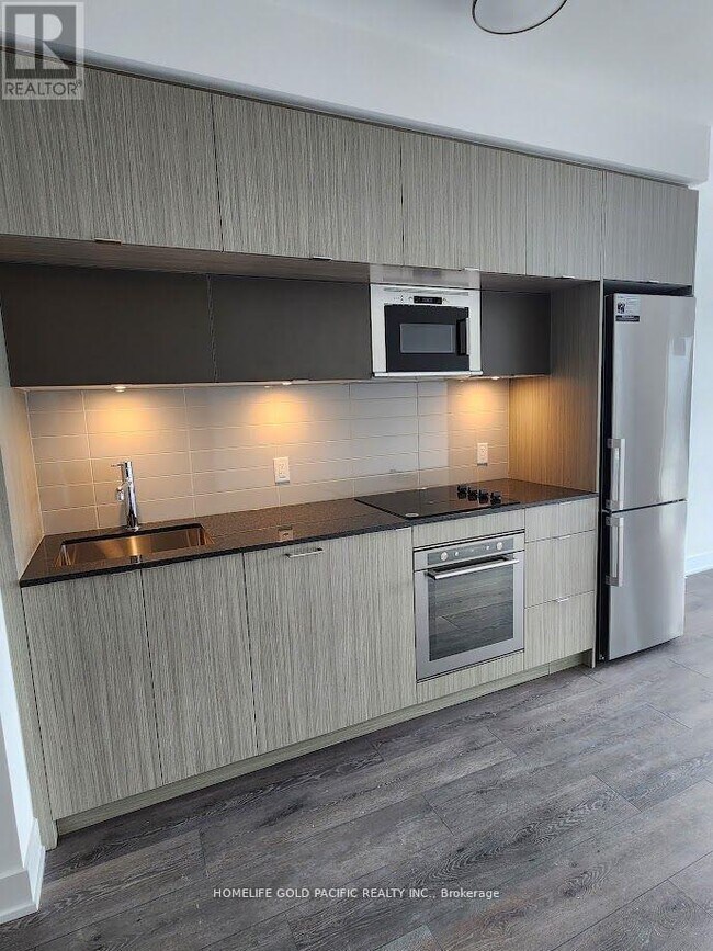 Photo du bâtiment - 585-3585 Bloor St E