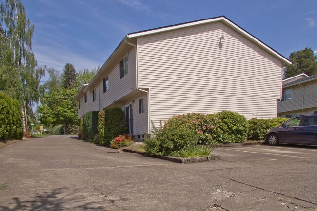 Building Photo - 2 Bedroom Townhouse