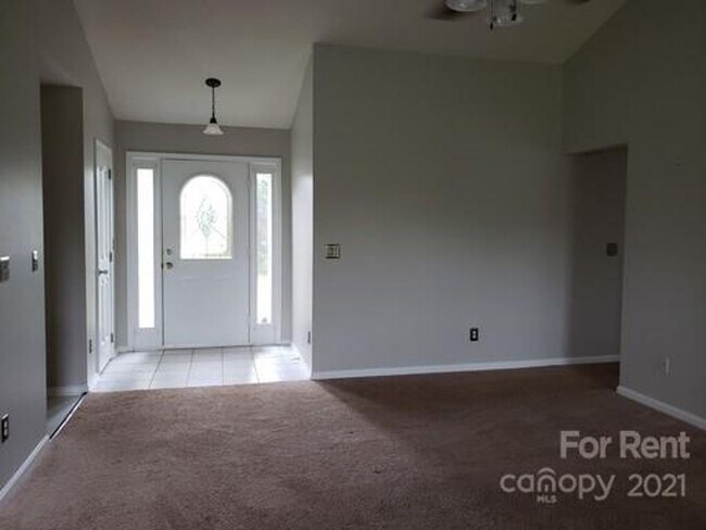 Foto del edificio - 3 Bedroom home in Iron Station