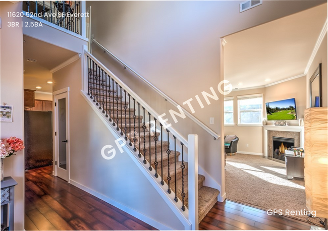 Foto del edificio - Stylish And Sleek Everett Home On A Quiet ...