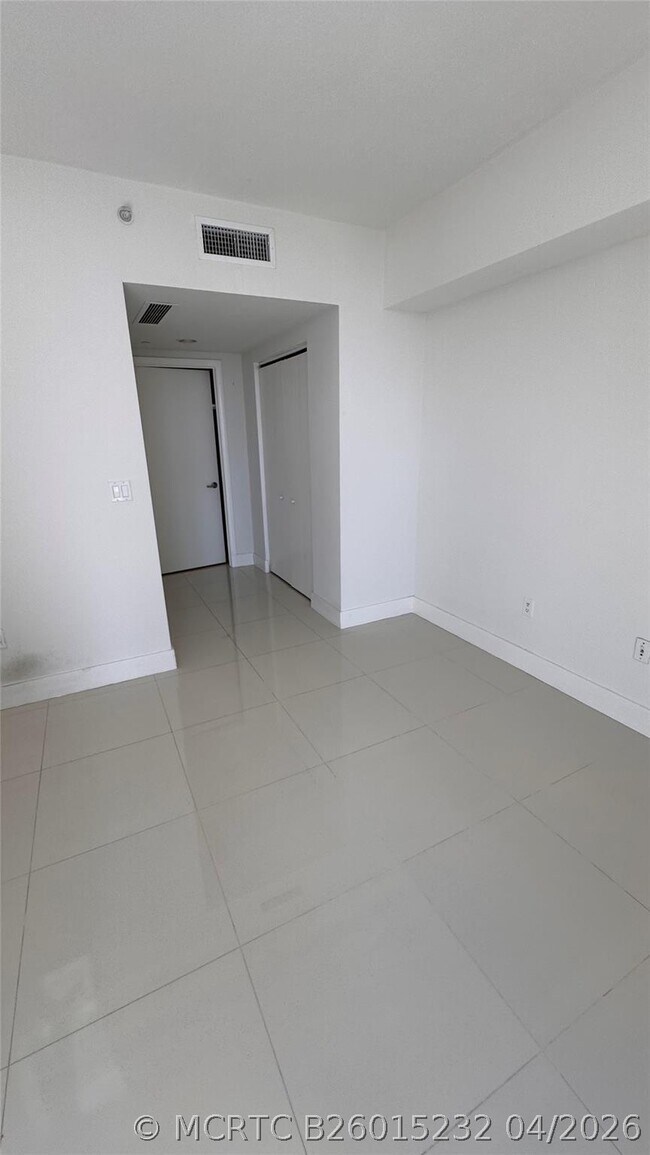 Foto del edificio - 475 Brickell Ave