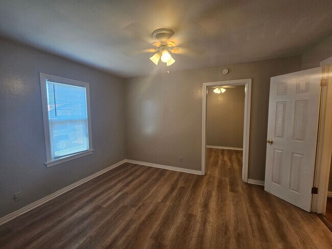 Foto del edificio - Ready for Immediate Move In