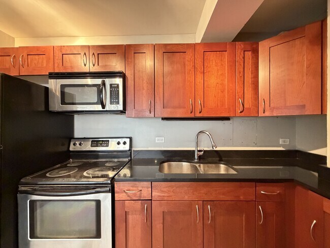 Foto del edificio - 4180 N Marine Dr