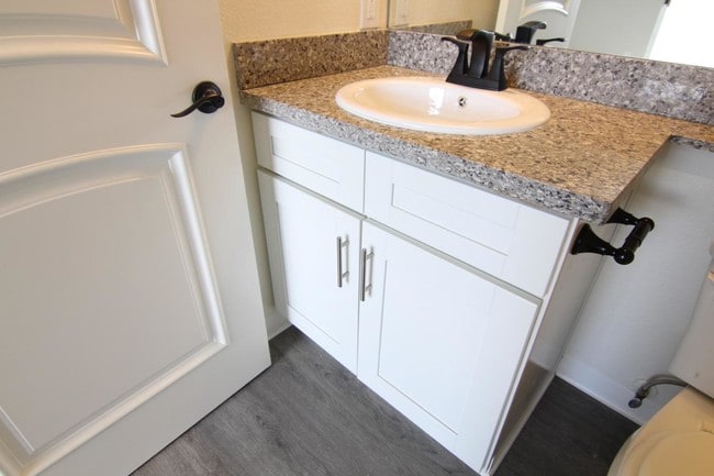 Building Photo - 2 bedroom in Sherman Oaks CA 91403