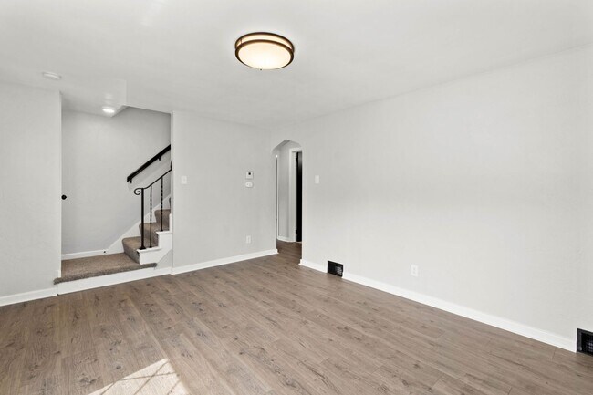 Building Photo - GORGEOUS, SLEEK MCKEES ROCKS 4 BEDROOM 1.5...