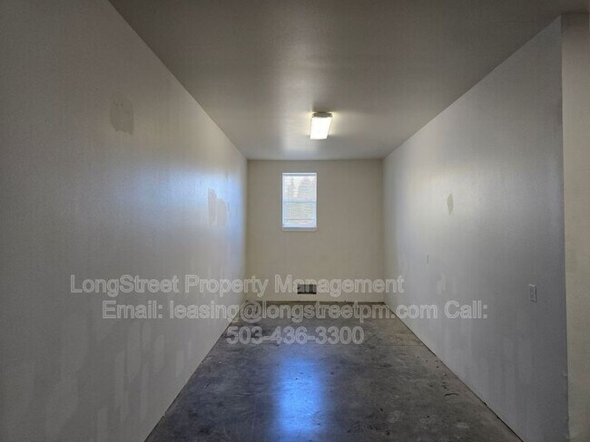 Building Photo - 132 SW Avery Ave