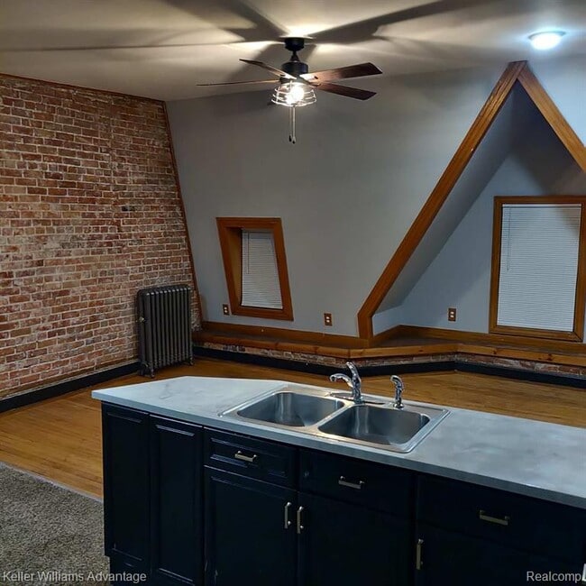 Building Photo - 5853 3rd Ave