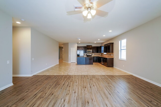 Foto del edificio - 2229 Landside Dr