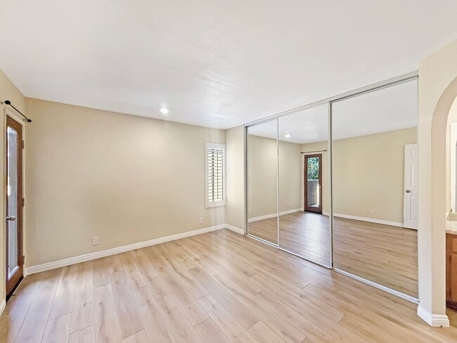 Foto del edificio - Great 2 bed/2bath condo w/AC and detached ...