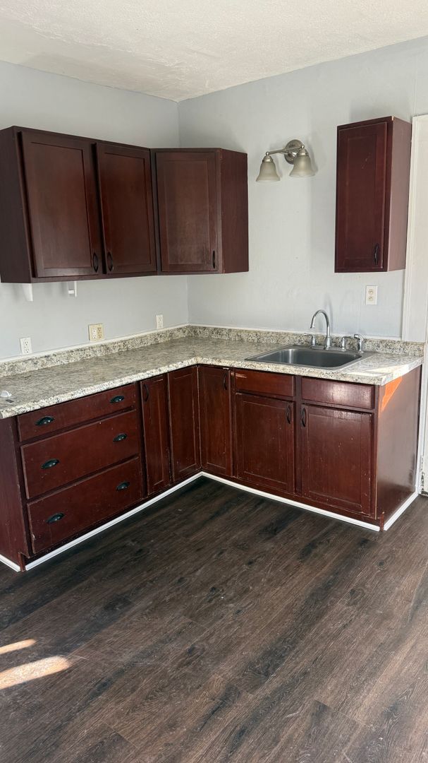 Building Photo - 3 bedroom single family home