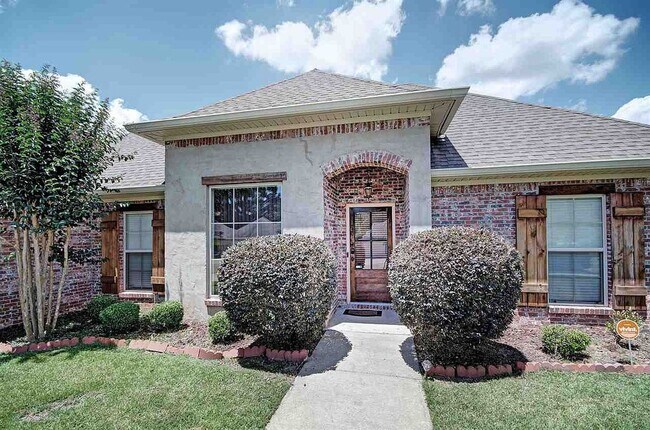 Building Photo - 402 Silver Hill Dr