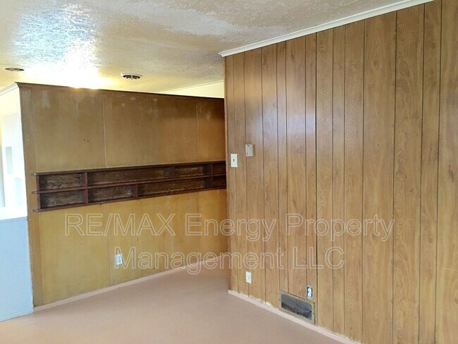 Building Photo - 846 Marilyn St