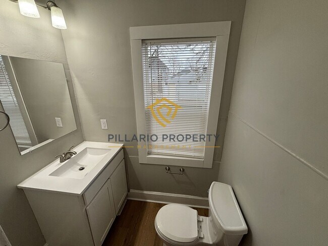 Building Photo - 4 Bedroom home in Near Downtown Indy! Available Now!