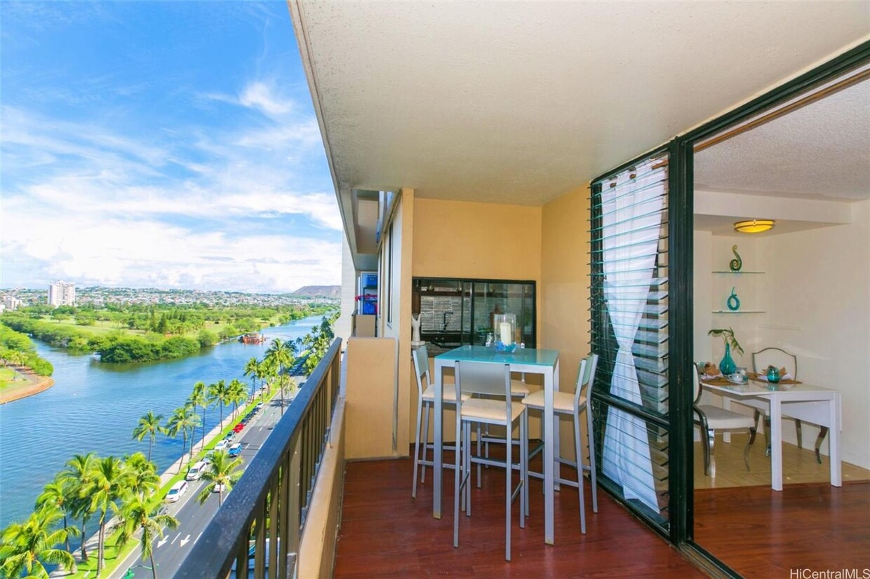 Foto principal - 2 Bed/1 Bath/1 Parking Condo - Prime Locat...