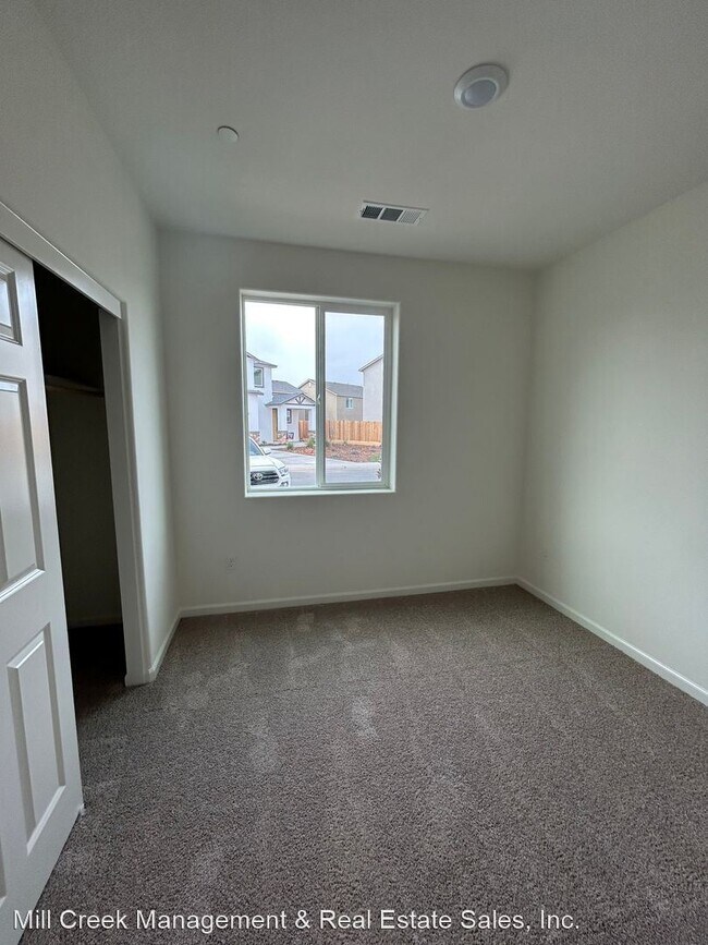 Building Photo - 5 br, 3 bath House - 2232 S. Crumal