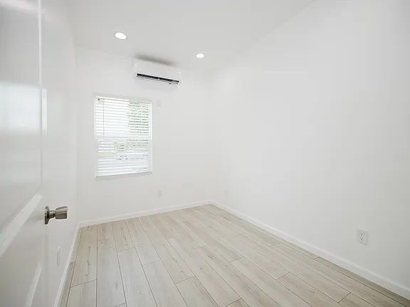 Foto del edificio - 21032 Ingomar St
