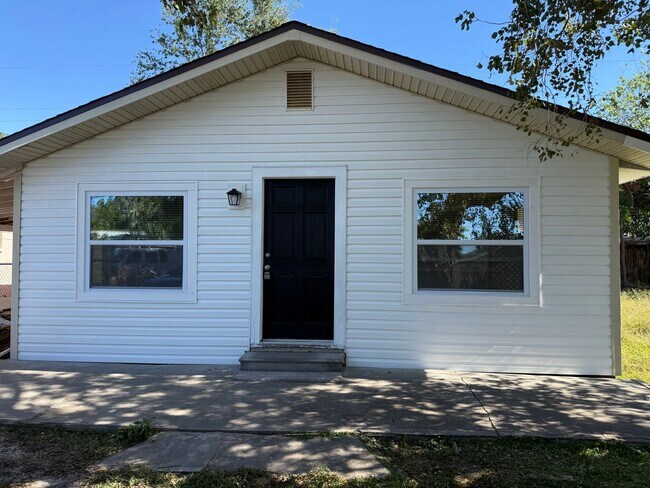 Photo - 2 bed 1 bath House