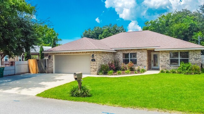 Building Photo - 305 Friar Tuck Rd