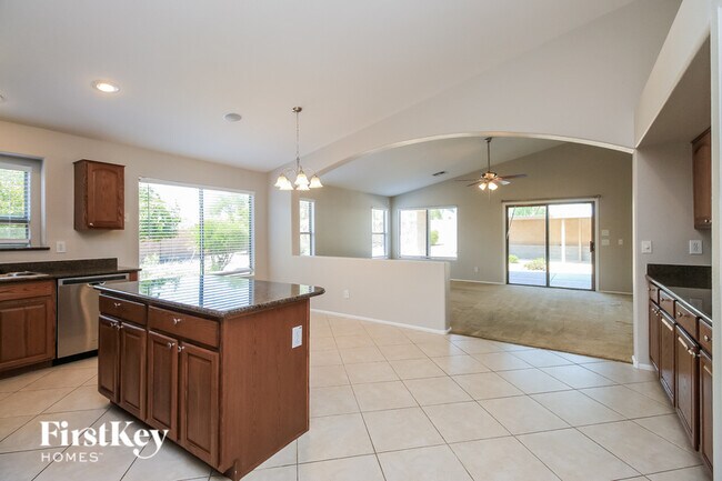 Building Photo - 98 E Clairidge Dr