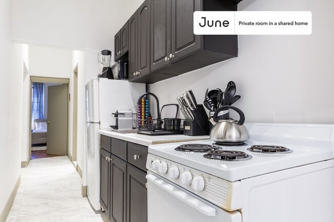 Building Photo - Room in Shared 4 bed/2 bath home in Hell's Kitchen