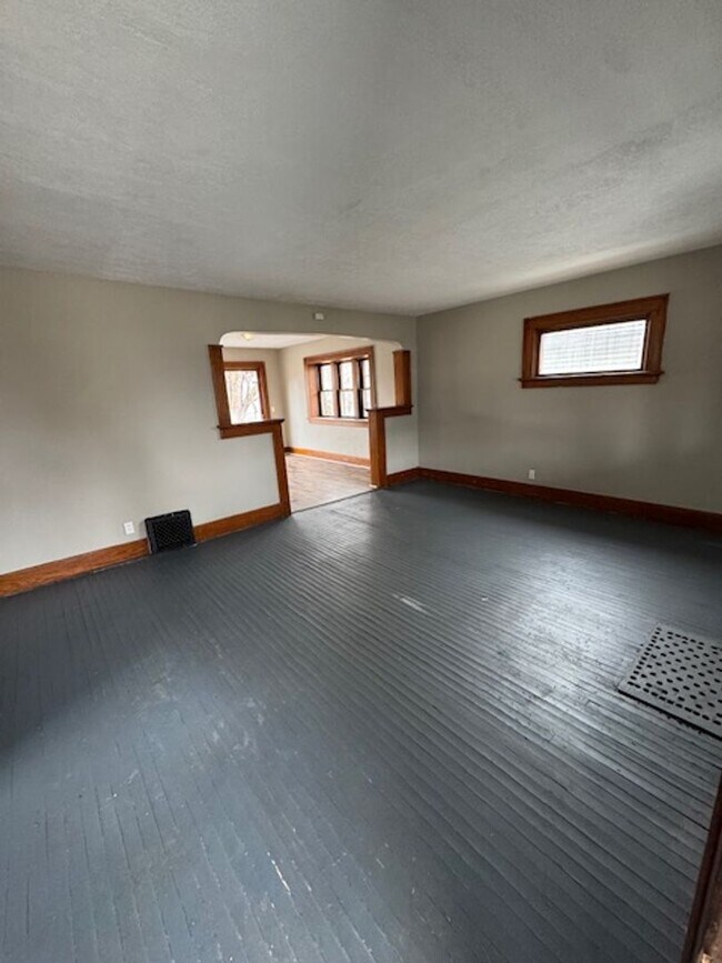 Foto del edificio - 3519 Weisser Park Ave