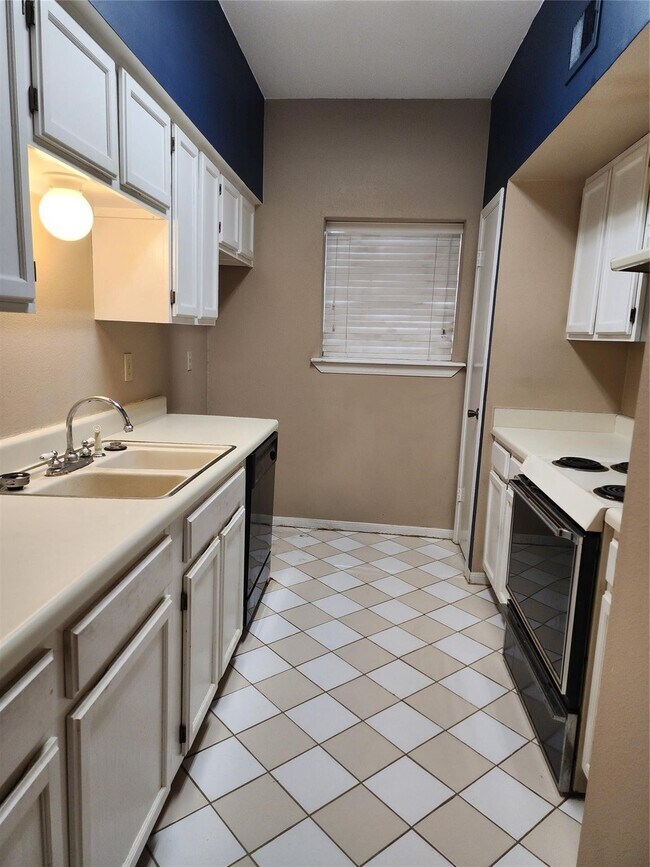 Foto del edificio - 7399 Regency Square Ct